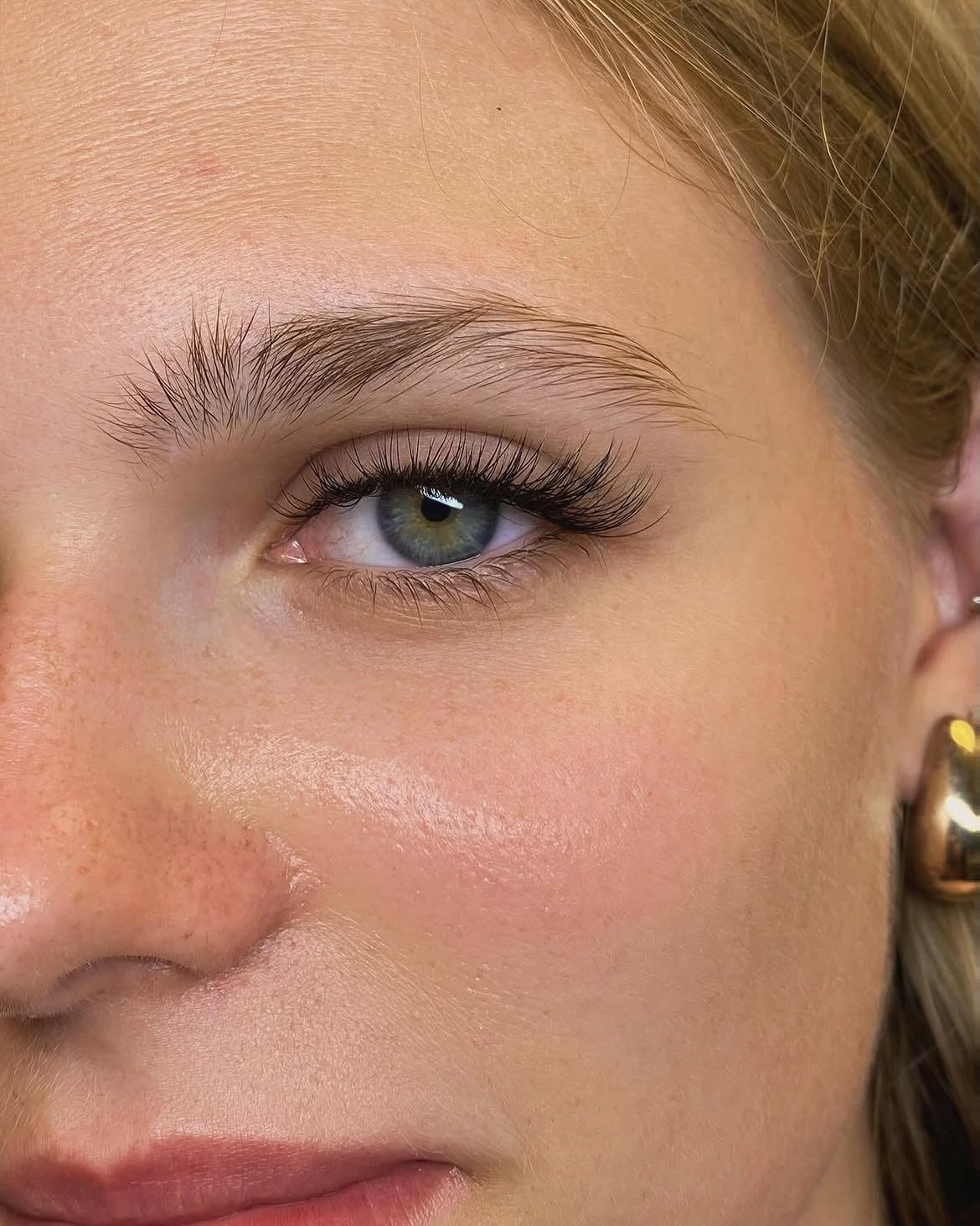 Brow and lash styling at the REFORM salon in Warsaw’s Wola district