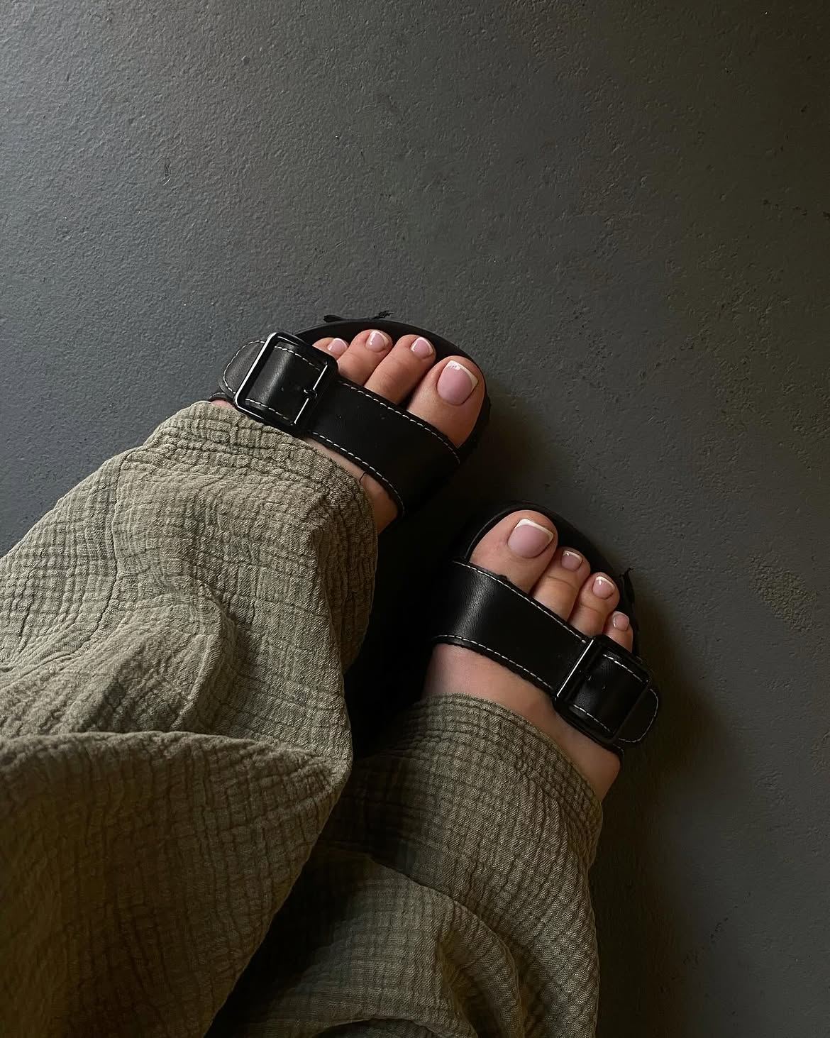 Gel pedicure at the REFORM salon in Wola, Warsaw